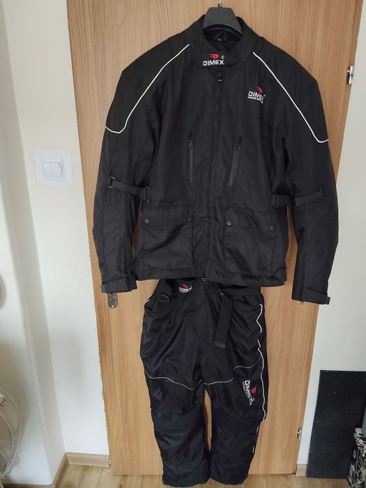 Kurtka  i spodnie motocyklowe.