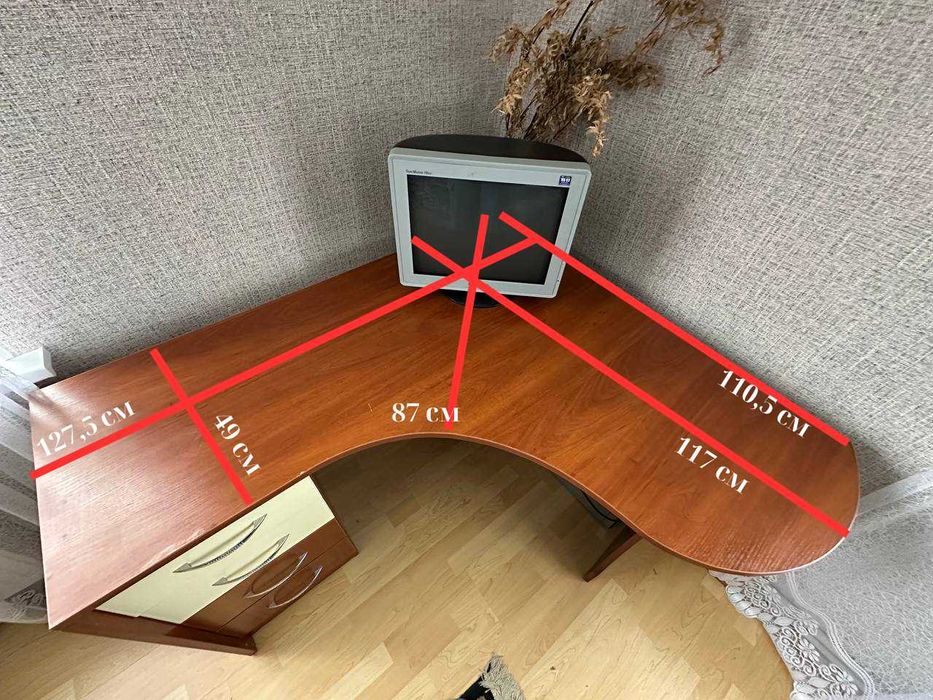 комп'ютерний стіл з шухлядами / робочий стіл / письмовий стіл