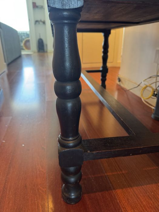 Aparador antigo em madeira maciça