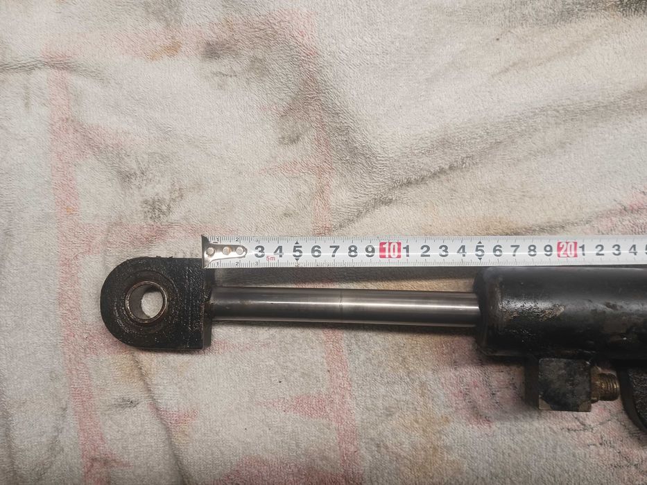 Siłownik dwustronnego działania