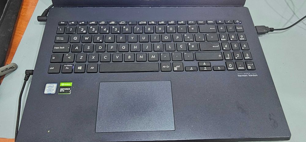 Portátil gaming, asus F571G, roda todos os jogos populares.