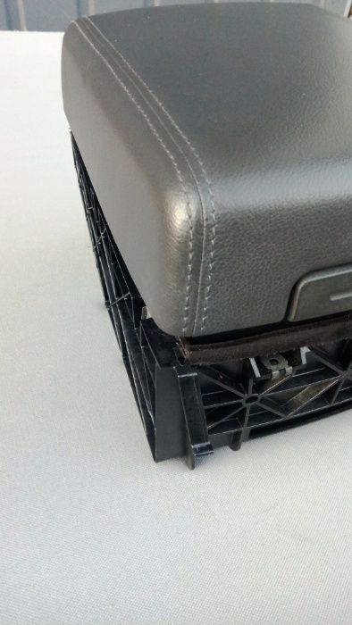 Подлокотник Volkswagen Touareg 2002 2010 підлокотник бардачок