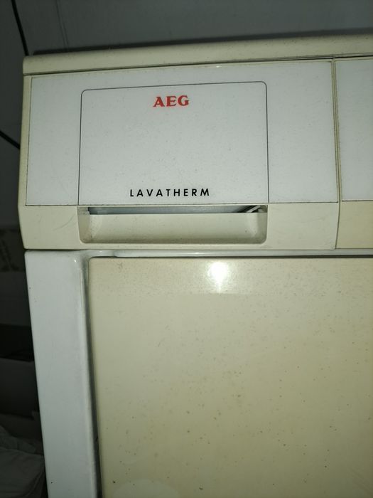 Máquina de secar AEG Lavatherm T56800 – para peças ou reparação
