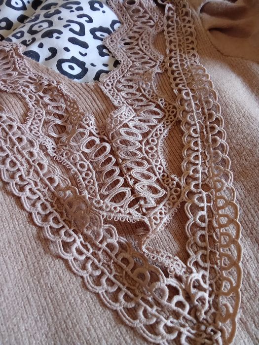Camisola malha com detalhe em crochê nas costas NOVA