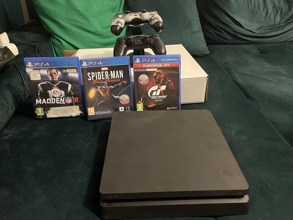 Playstation 4 Slim 1TB + 2 pady + 3 gry + stacja ładująca