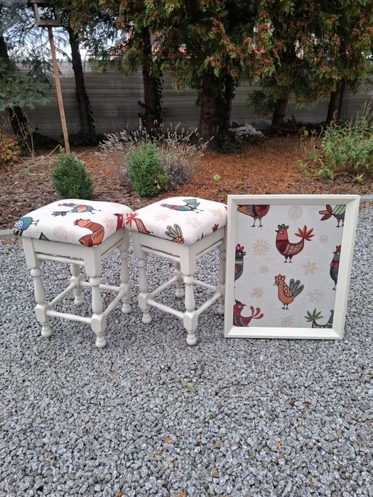 Taborety drewniane plus obraz