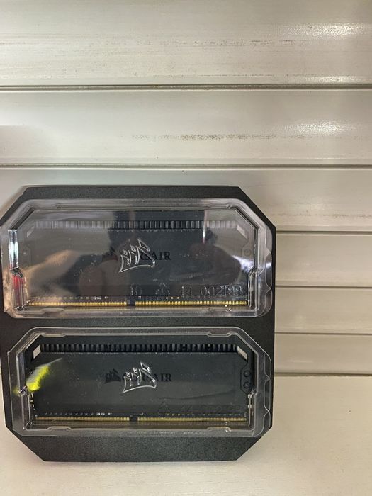 Оперативна пам'ять Corsair RGB 16GB DDR4 2*8 GB та інша пам‘ять