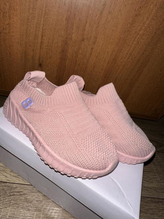 Продам взуття  для дівчинки