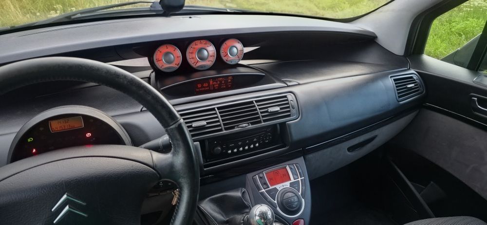 Samochód Citroen C8