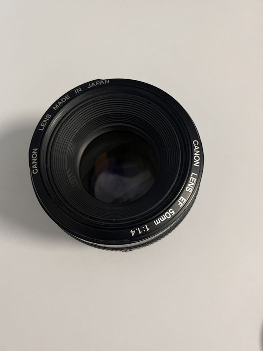 Canon EOS 60D + Canon EF 50mm 1.4