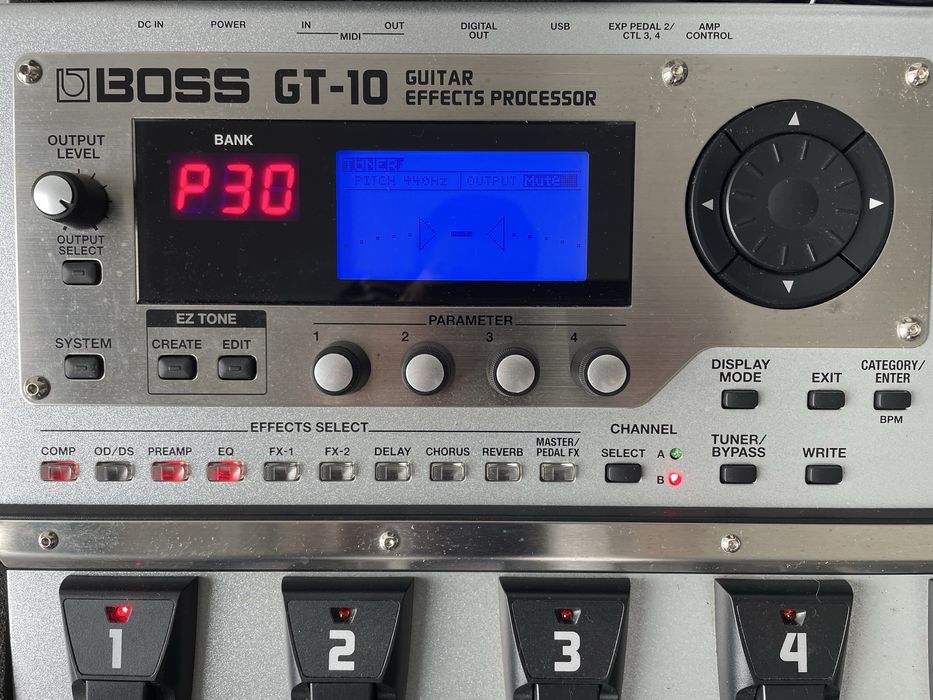 Pedaleira Boss GT 10 + Estojo Rígido