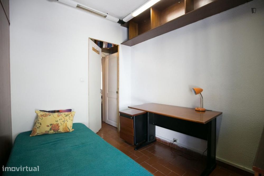 Quarto - localizado em Alameda Lisbon