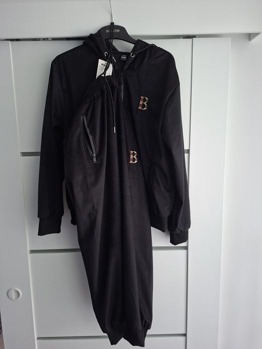 Dres  ,welur ,czarny ,nowy,rozmiar S/M