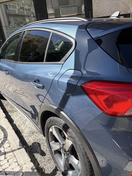 Vendo carro em 2a mão muito bom estado; 52.000 km. blue metallic. revisões na marca ; pneus novos (6 dias)
