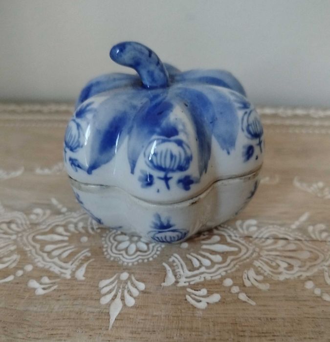 Linda Caixinha Guarda Jóias em Porcelana