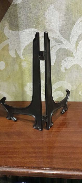 Подставки для декоративных тарелок продам