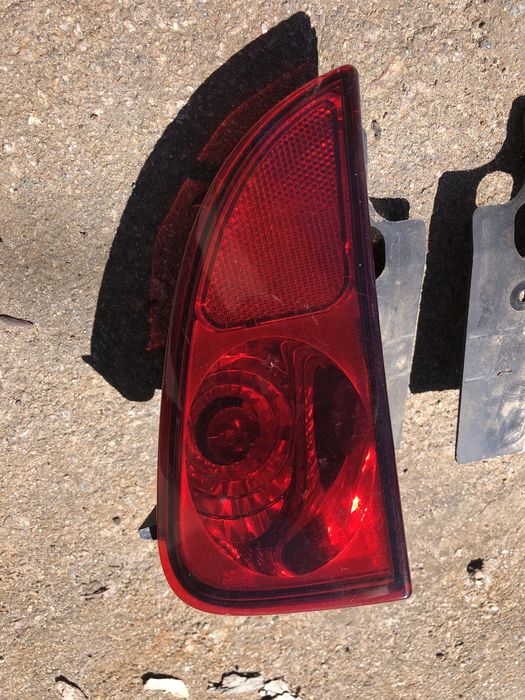 Противотуманка задняя левая правая 8200027155 Renault Espace 4