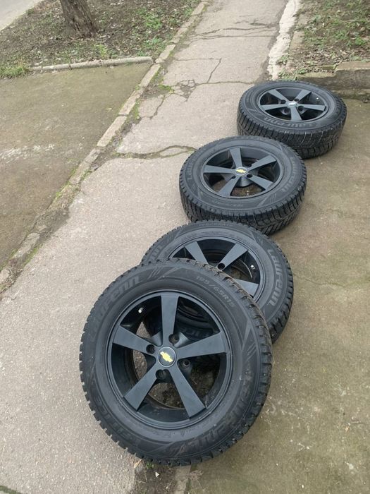 Продам диски с зимней резиной 4/114*3/р15