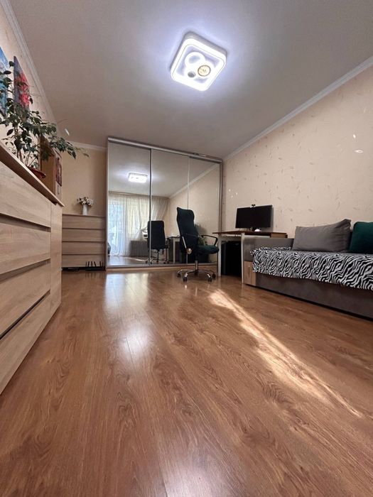 Продам однакімнатну з ремонтом, Бальзака 56