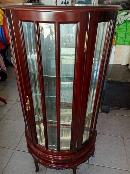 Cristaleira em muito bom estado nada partido