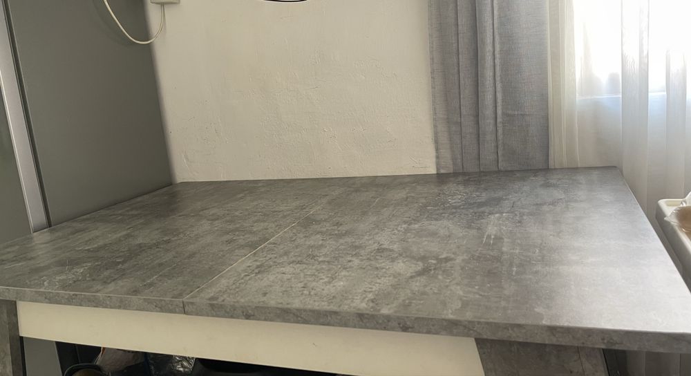 Mesa de jantar cinzenta