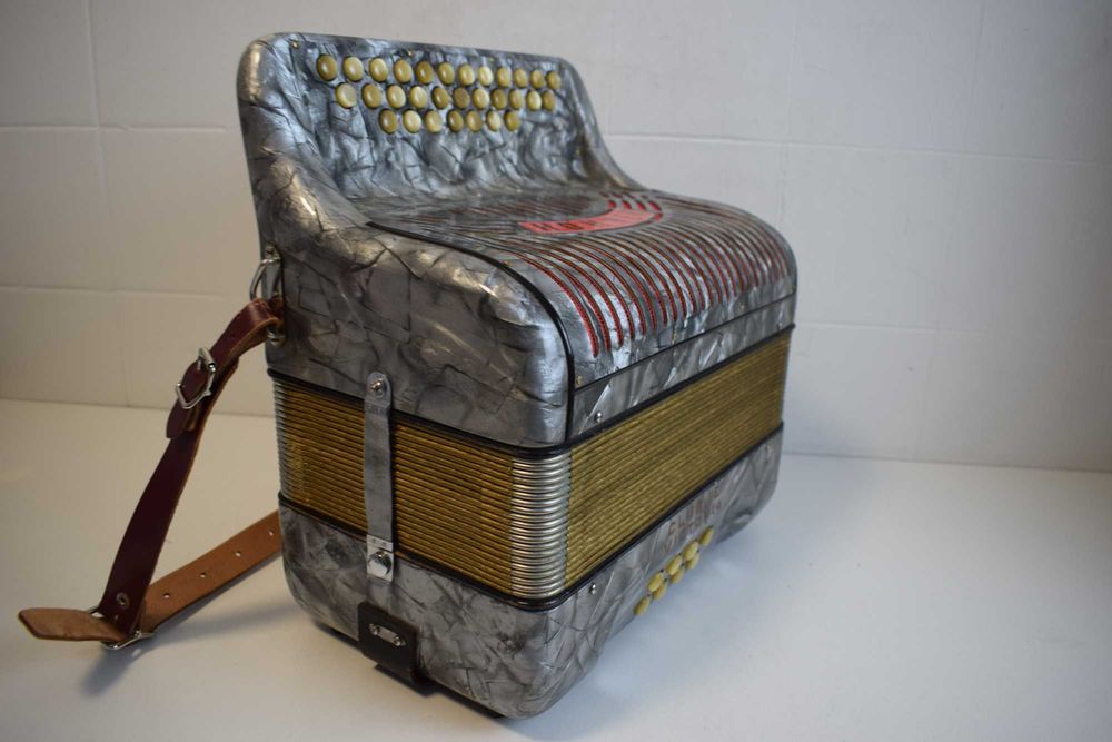 Concertina hohner club IIb Victoria 2 Voz. Tonalidade. C .  N 182