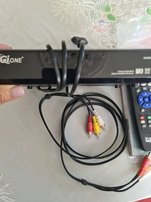 Цифровой спутниковый ресивер  Gione SIO25.