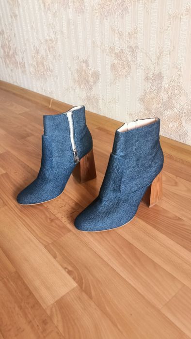 Женские джинсовые сапожки Zara