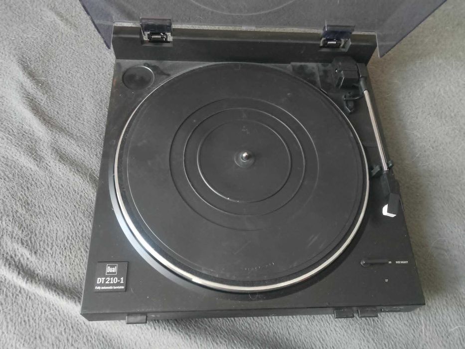 Gramofon Dual DT 210 z wejściem USB OPIS