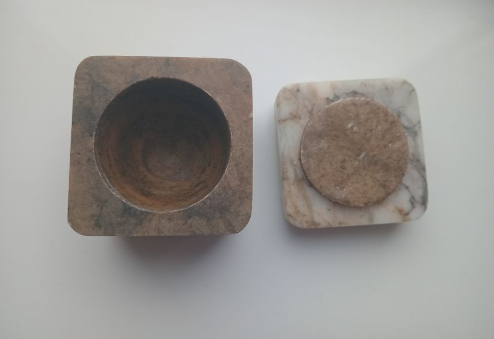 Шкатулки (яшма, перламутр)