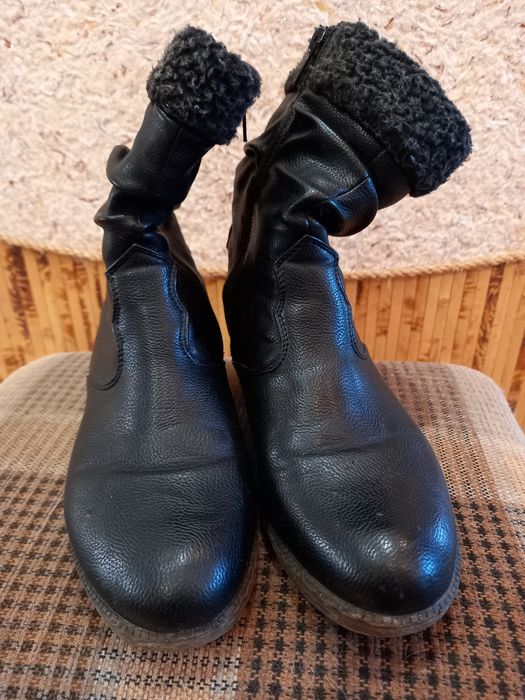 Продаю зимові чобітки