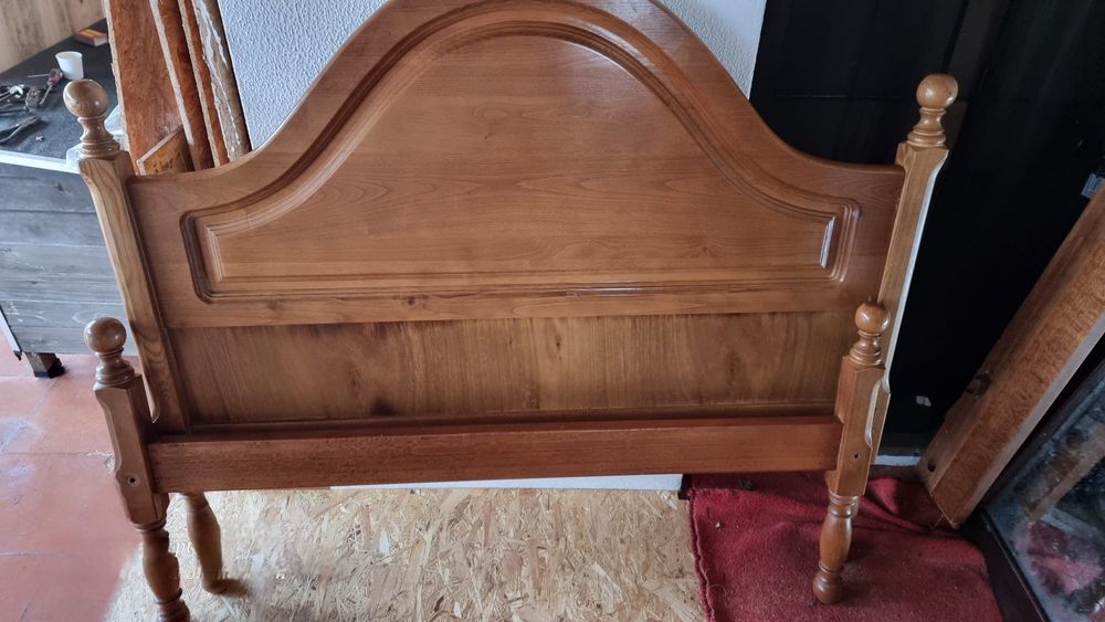 Cama em madeira