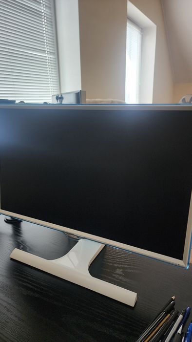 Монитор Samsung 27" full hd