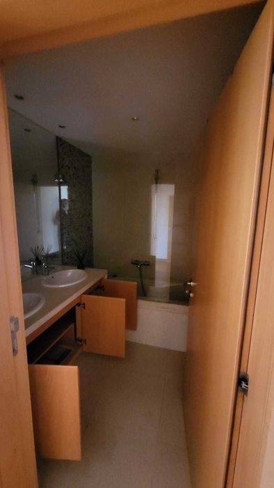 Excelente Apartamento T2 com dois parqueamentos, arrecadação, Alto dos Moinhos, São Domingos de Benfica, Lisboa.