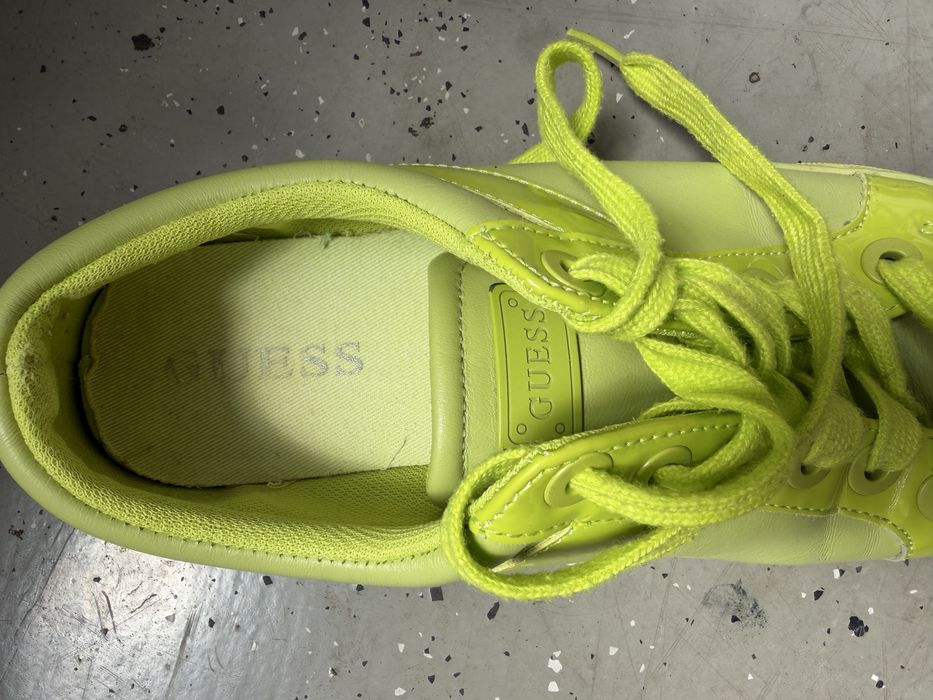 Продам яскраві кеди Guess