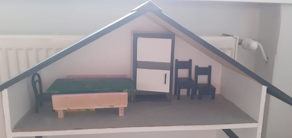 Domek drewniany dla lalek