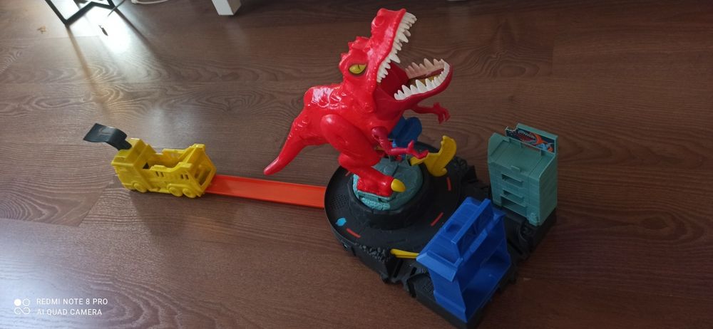 Tor Hot wheels dinozaur T-rex