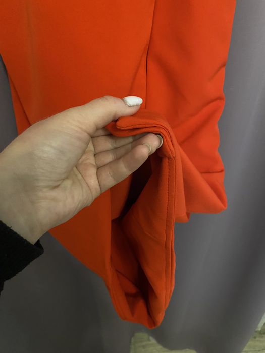 Вечернее красное платье с разрезом