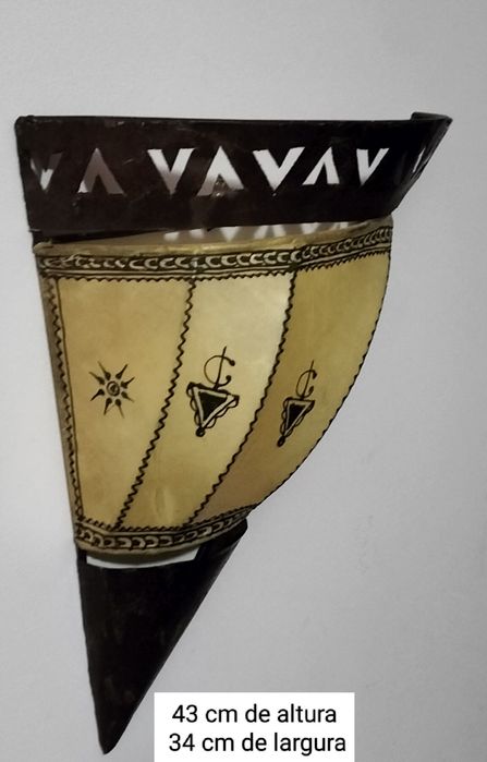 Candeeiro de Parede em Pele e Ferro