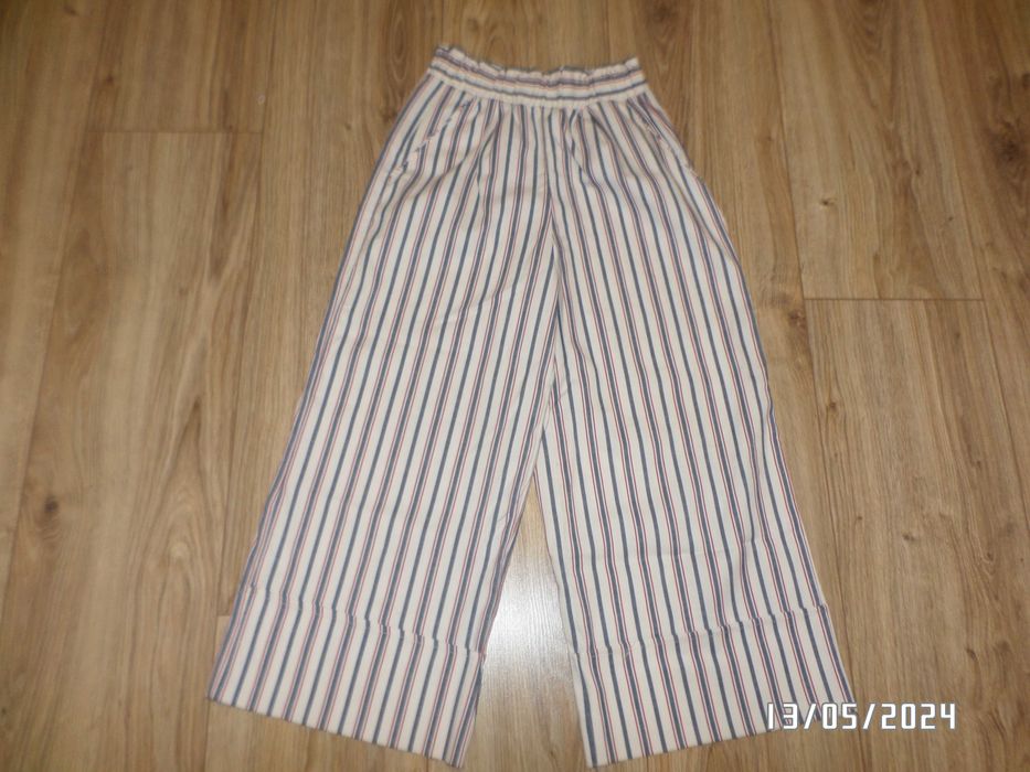 świetne spodnie damskie 3/4 z szeroką nogawką-Bershka-S-26