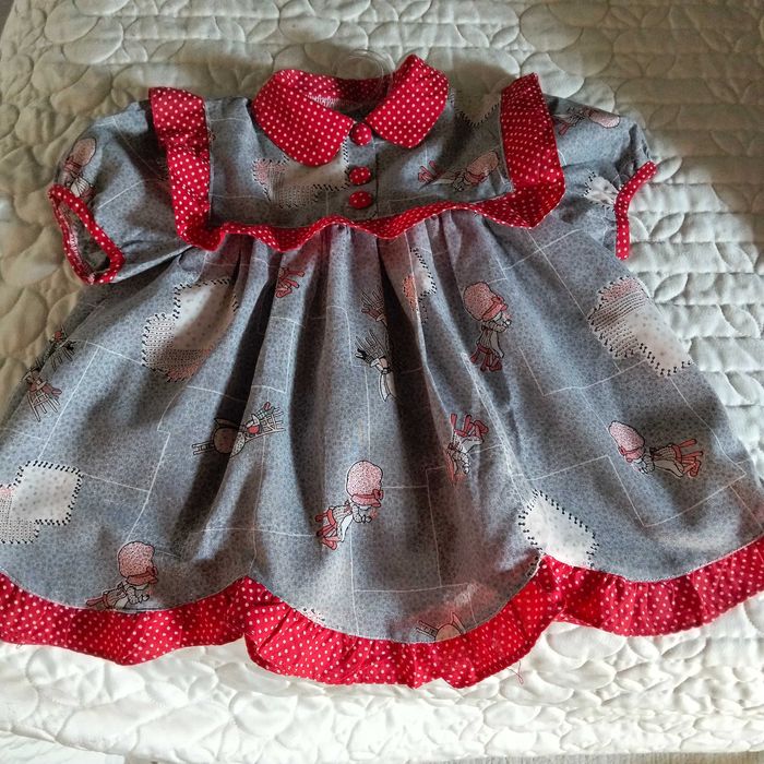 Vários vestidos bebé