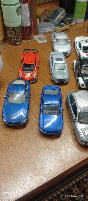 Машинки железные,