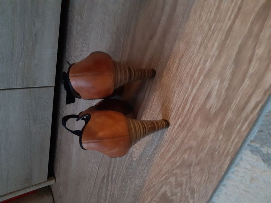 Buty na obcasie WOJAS roz.36