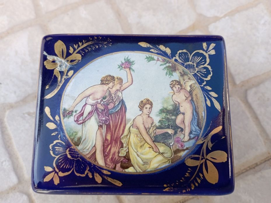 Caixa de porcelana de Alcobaça