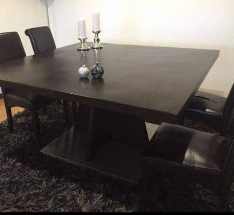 Mesa de madeira exótica