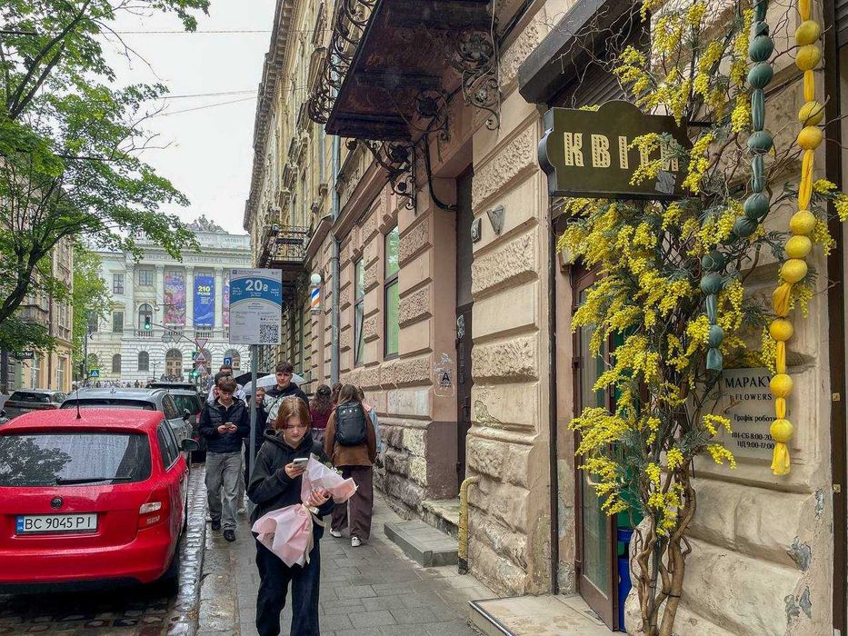 Оренда кафе на вул. Політехнічна, 5 (Бандери)