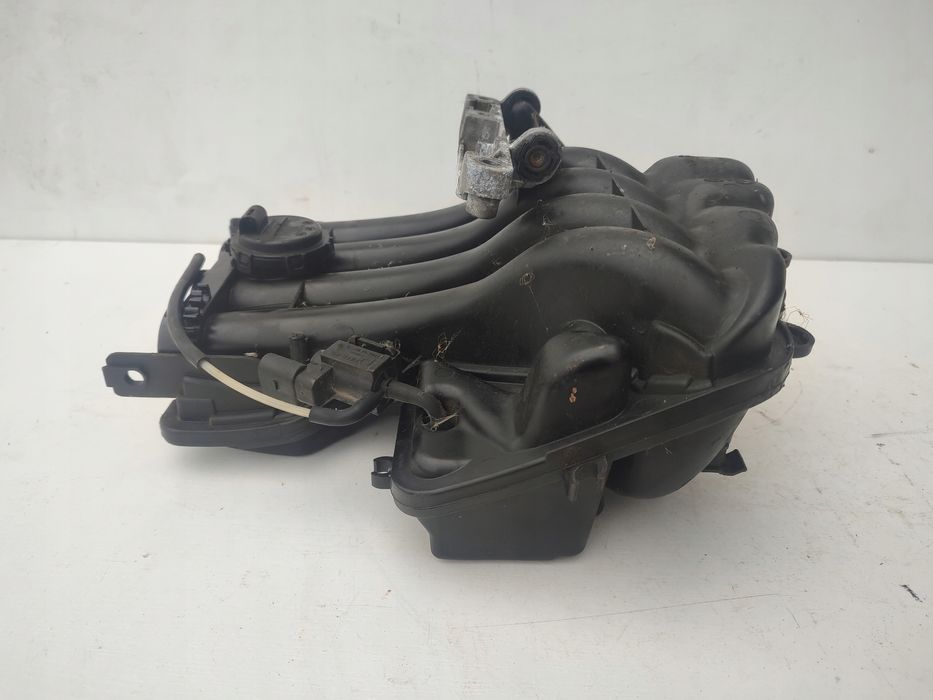 kolektor ssący audi a3 8p 1.6mpi