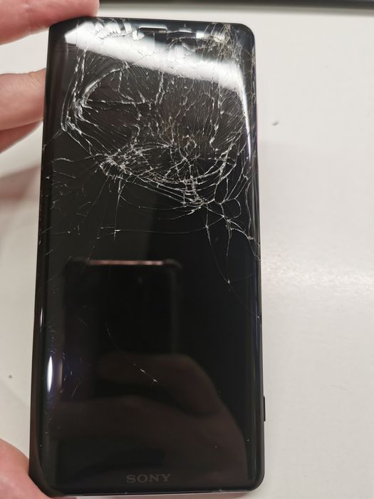 Xperia XZ3 org ekran ze zbitą szybką