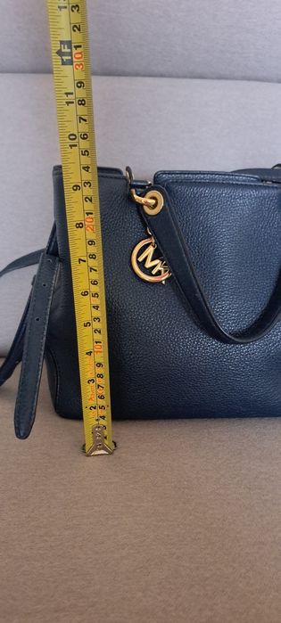 Torebka Michael Kors, granatowa ze złotym zamkiem, skóra.