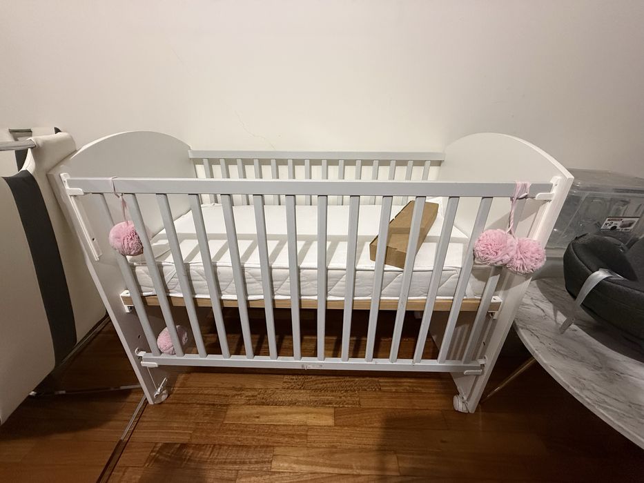 Berço e comoda de criança